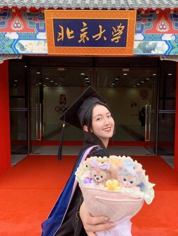  从北大校园到短剧片场；一路追梦；坚韧不移。 娱乐新闻