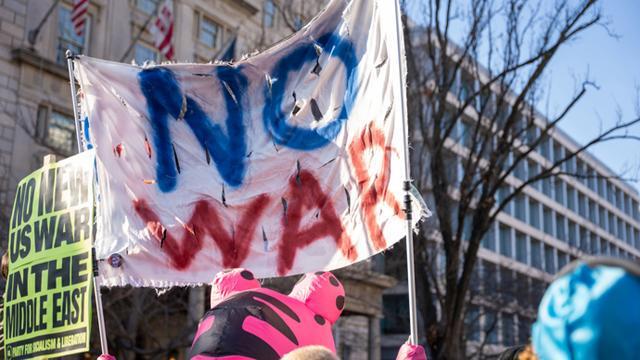 美以对伊朗行动进入第九天,伊朗示好邻国同时示强,地区博弈持续升级。 新闻