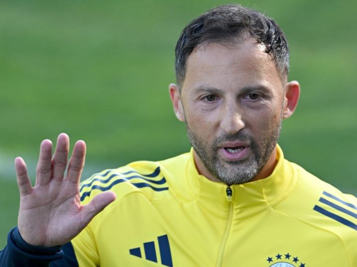 费内巴切主帅特德斯科突发严重感染;治疗仍在进行中,杯赛指挥席暂时空缺 体育新闻