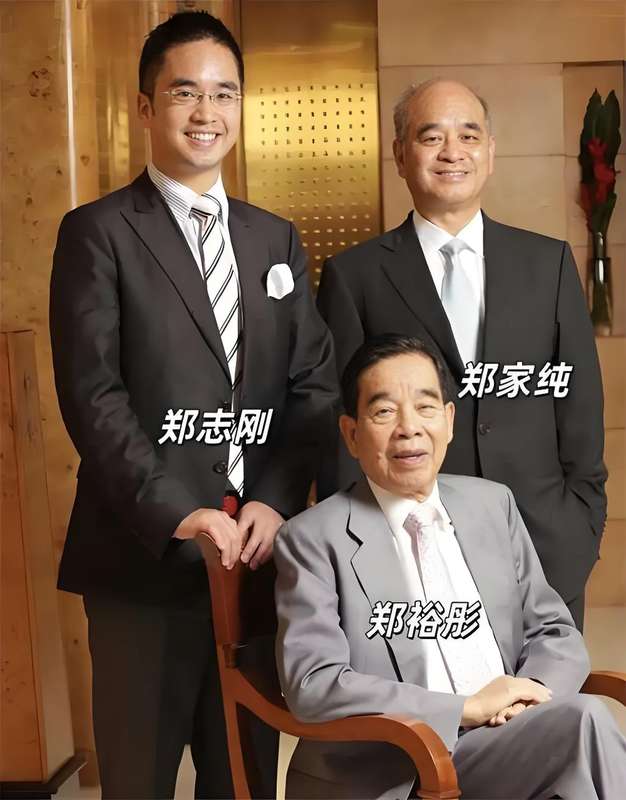  香港地产四大家族分水岭显现；郑裕彤后人新世界债务缠身，控制权博弈引关注。 股票财经 香港地产四大家族分水岭显现；郑裕彤后人新世界债务缠身，控制权博弈引关注。 股票财经