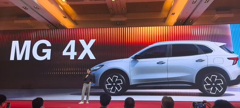  上汽乘用车新车规划重磅发布，MG4X纯电SUV首搭半固态电池；MG07混动轿跑亮相；荣威i6燃油家轿蓄势待发。 汽车科技