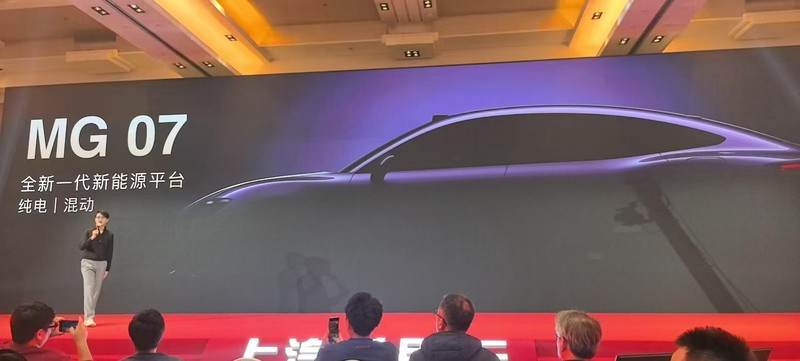  上汽乘用车新车规划重磅发布，MG4X纯电SUV首搭半固态电池；MG07混动轿跑亮相；荣威i6燃油家轿蓄势待发。 汽车科技
