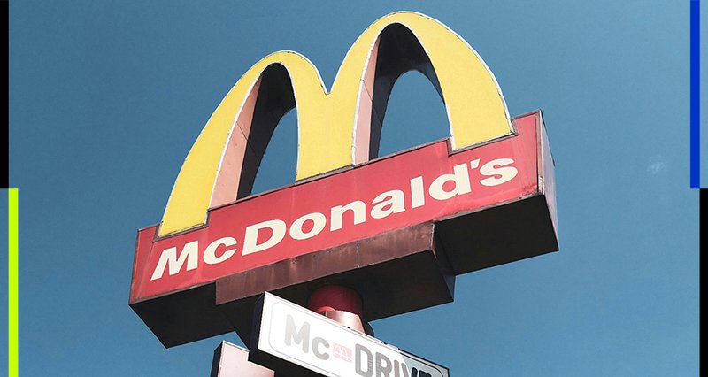 一口汉堡引爆全网；CEO试吃太拘谨，麦当劳陷入尴尬时刻。