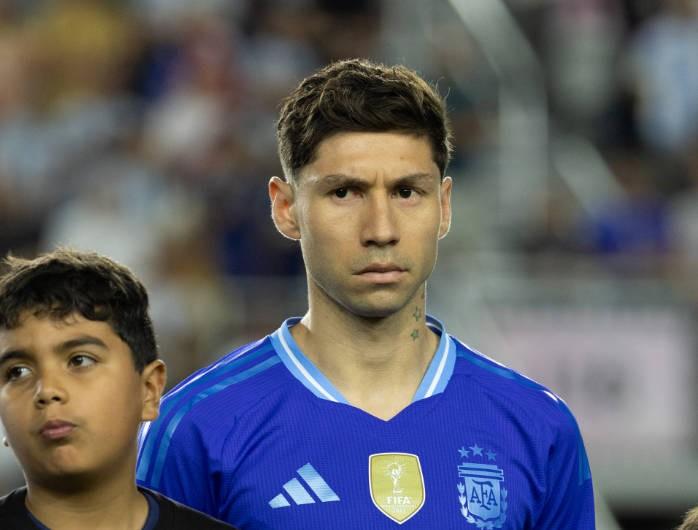 阿根廷后卫蒙铁尔受伤退出;友谊赛名单调整引发关注。 体育新闻