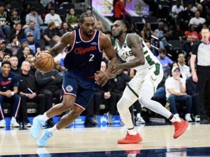 伦纳德赛后谈关键责任;快船轻松取胜雄鹿,团队心态显露无遗。 体育新闻