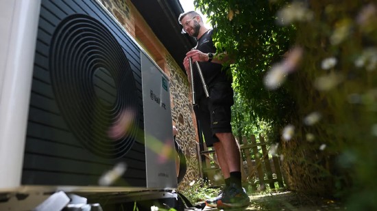 英国推出新建住宅规范;能源大臣强调清洁能源战略;应对地缘冲突影响。 新闻