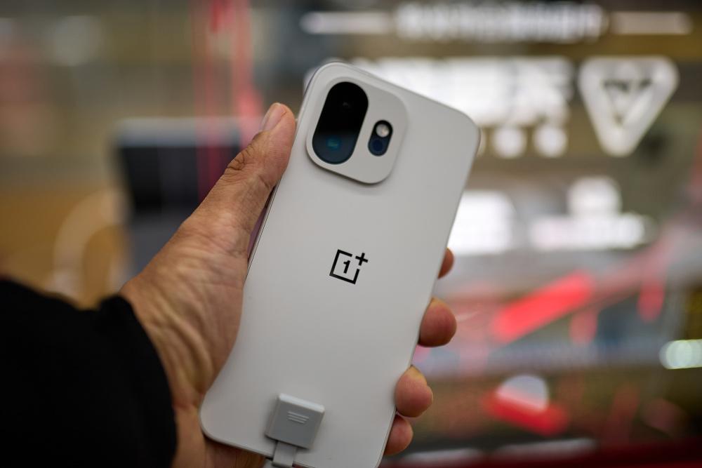 安卓小屏阵营迎来转机;直屏手机凭借便携特性重获关注;技术升级助力其在细分领域持续发展。 IT技术