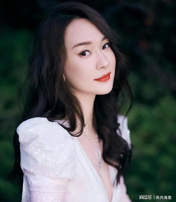  霍思燕的转型密码：从“交际花”到训犬冠军的职业跃迁逻辑 娱乐新闻