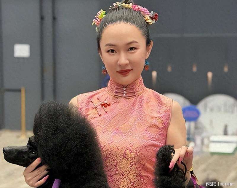  霍思燕的转型密码：从“交际花”到训犬冠军的职业跃迁逻辑 娱乐新闻