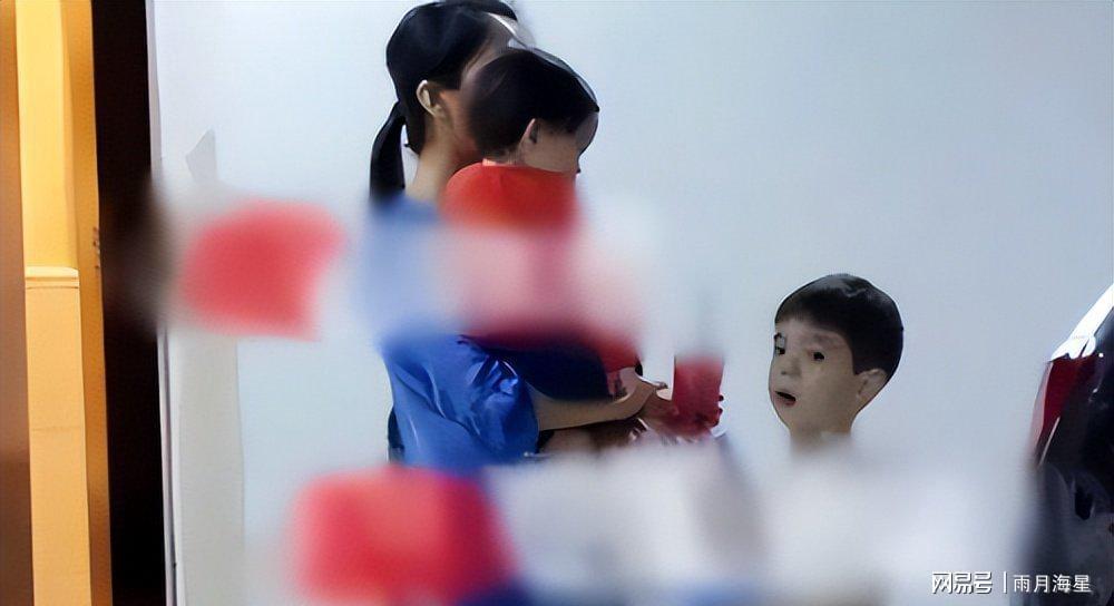  霍思燕的转型密码：从“交际花”到训犬冠军的职业跃迁逻辑 娱乐新闻