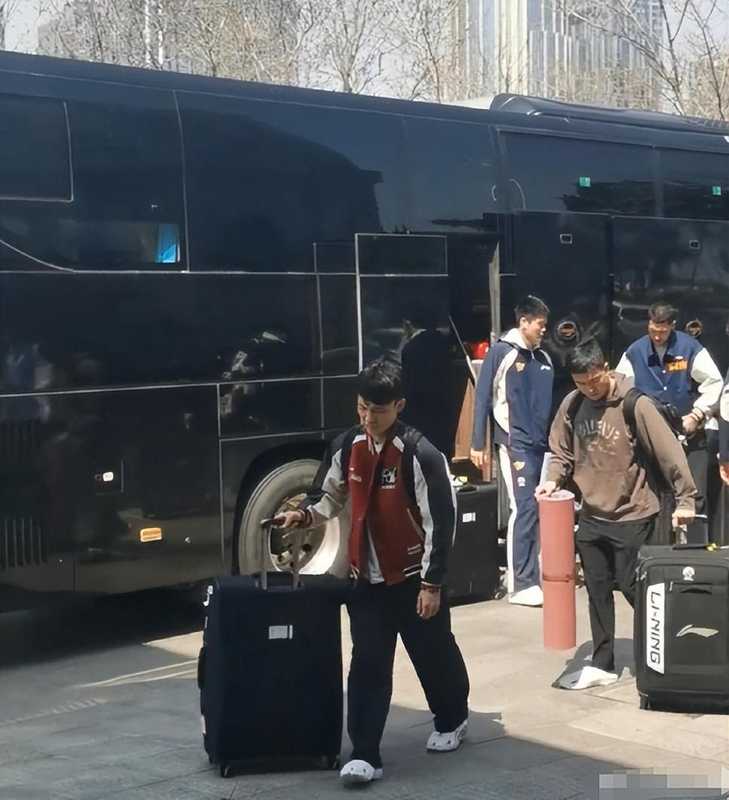  当冠军之师陷入泥潭：广东队球迷的心声与期盼 体育新闻 当冠军之师陷入泥潭：广东队球迷的心声与期盼 体育新闻 当冠军之师陷入泥潭：广东队球迷的心声与期盼 体育新闻 当冠军之师陷入泥潭：广东队球迷的心声与期盼 体育新闻