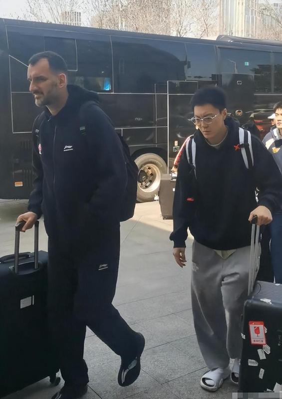  当冠军之师陷入泥潭：广东队球迷的心声与期盼 体育新闻 当冠军之师陷入泥潭：广东队球迷的心声与期盼 体育新闻 当冠军之师陷入泥潭：广东队球迷的心声与期盼 体育新闻 当冠军之师陷入泥潭：广东队球迷的心声与期盼 体育新闻