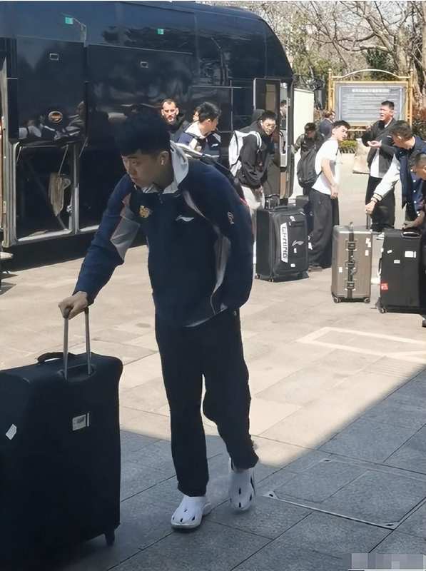 当冠军之师陷入泥潭：广东队球迷的心声与期盼 体育新闻 当冠军之师陷入泥潭：广东队球迷的心声与期盼 体育新闻 当冠军之师陷入泥潭：广东队球迷的心声与期盼 体育新闻 当冠军之师陷入泥潭：广东队球迷的心声与期盼 体育新闻