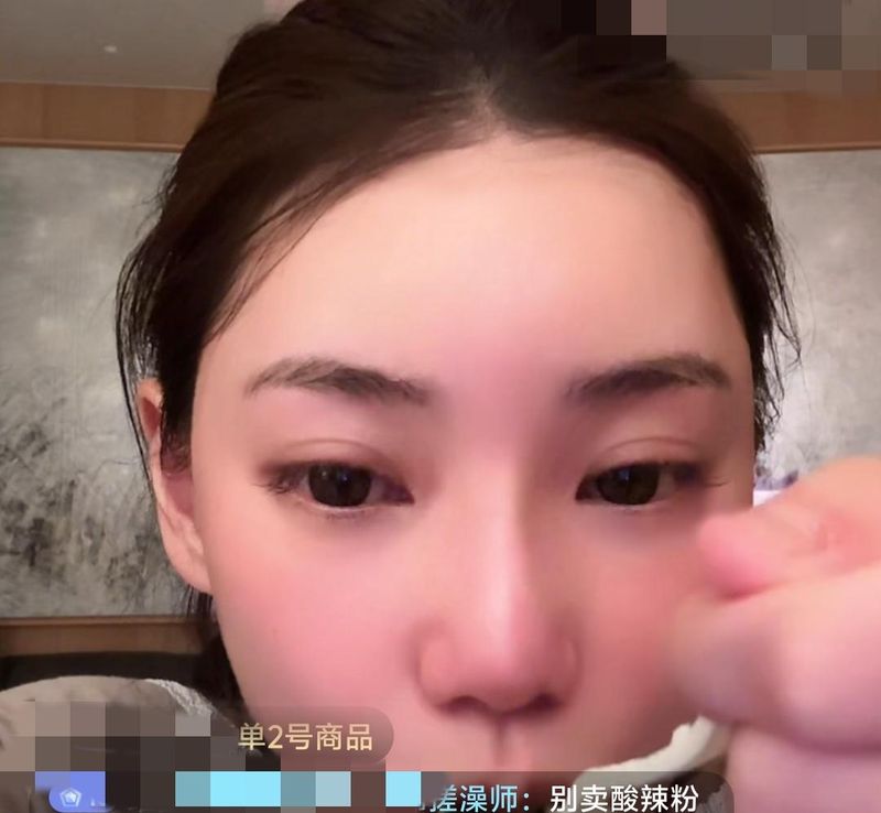  镜头之下的情绪崩溃：网络舆论如何蚕食公众人物心理防线 情感心理
